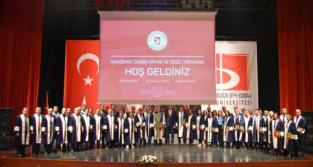 “Akademik Cübbe Giyme ve Ödül Töreni” Yapıldı