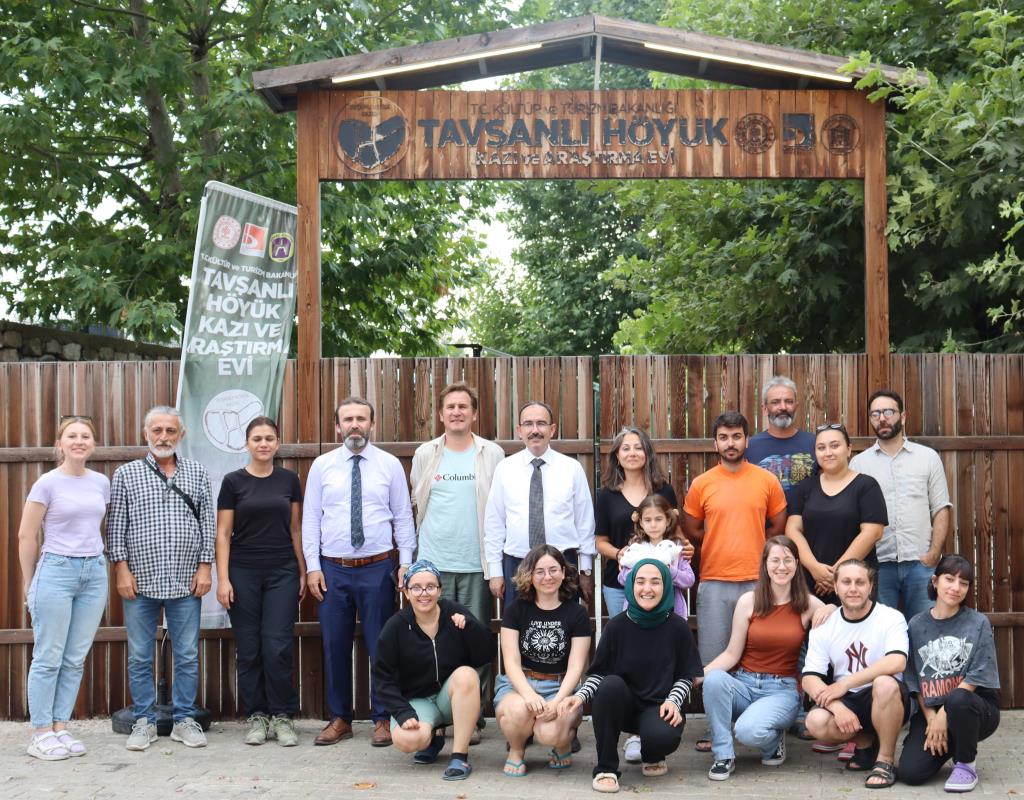 Rektörümüz, Kütahya Tavşanlı Höyük Kazı Çalışmalarını Yerinde İnceledi