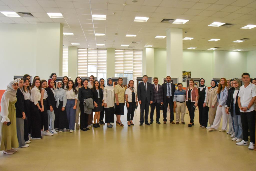 “Çocuğun İç Dünyasına Yolculuk” Resim Sergisi Düzenlendi