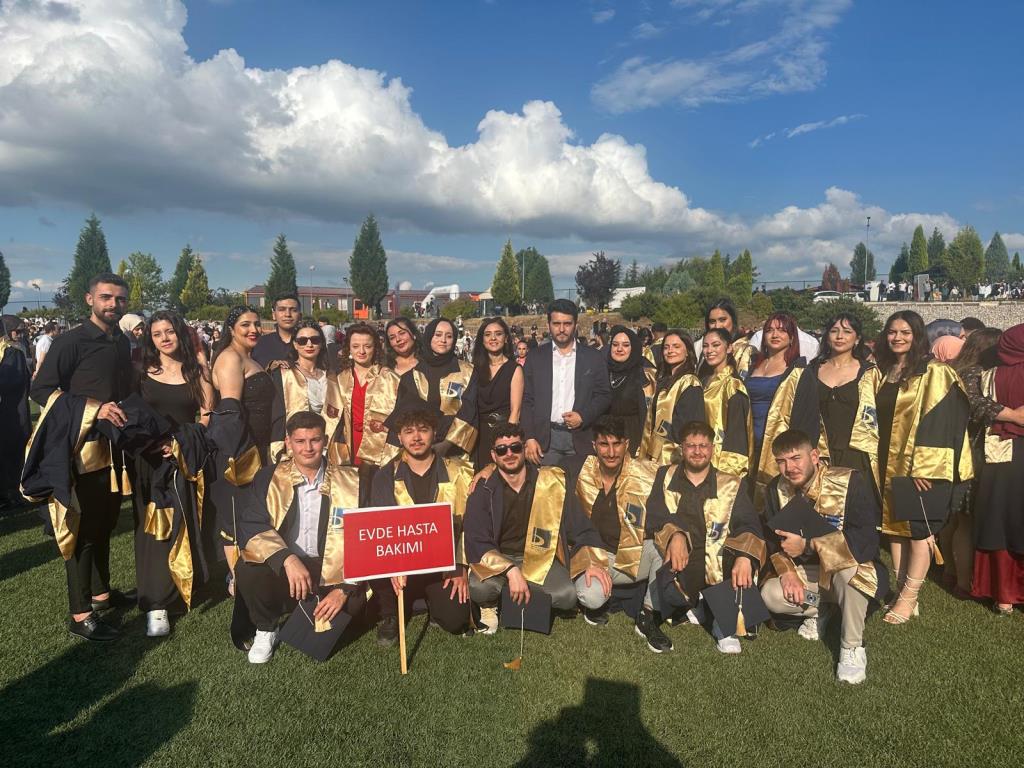 ''Yolunuz Açık, Geleceğiniz Aydınlık Olsun'' ''İlk Mezunlarımızı Verdik''