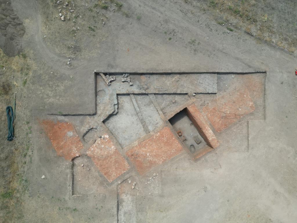 New Discovery from the University's Archaeology Department: 5200 Years Ago, the Buildings were Buried Consciously