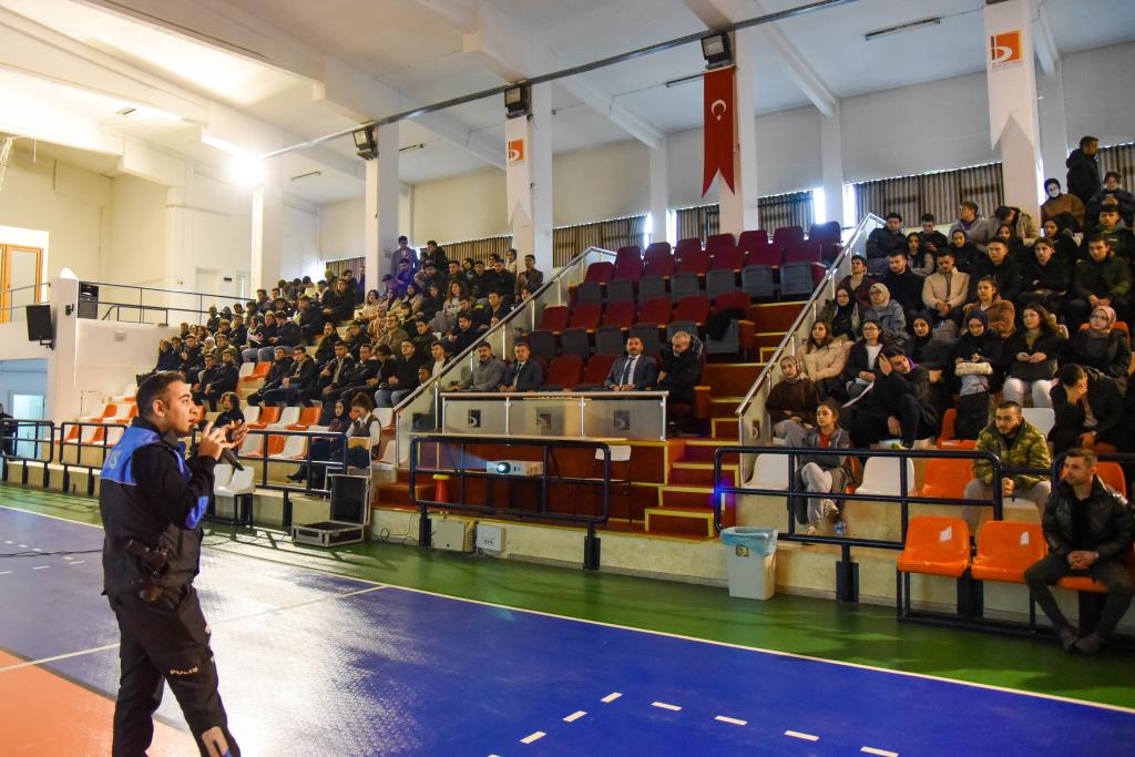 “Bağımlı Olma, Geleceğe Umut Ol” Eğitimi Üniversitemizde Gerçekleştirildi