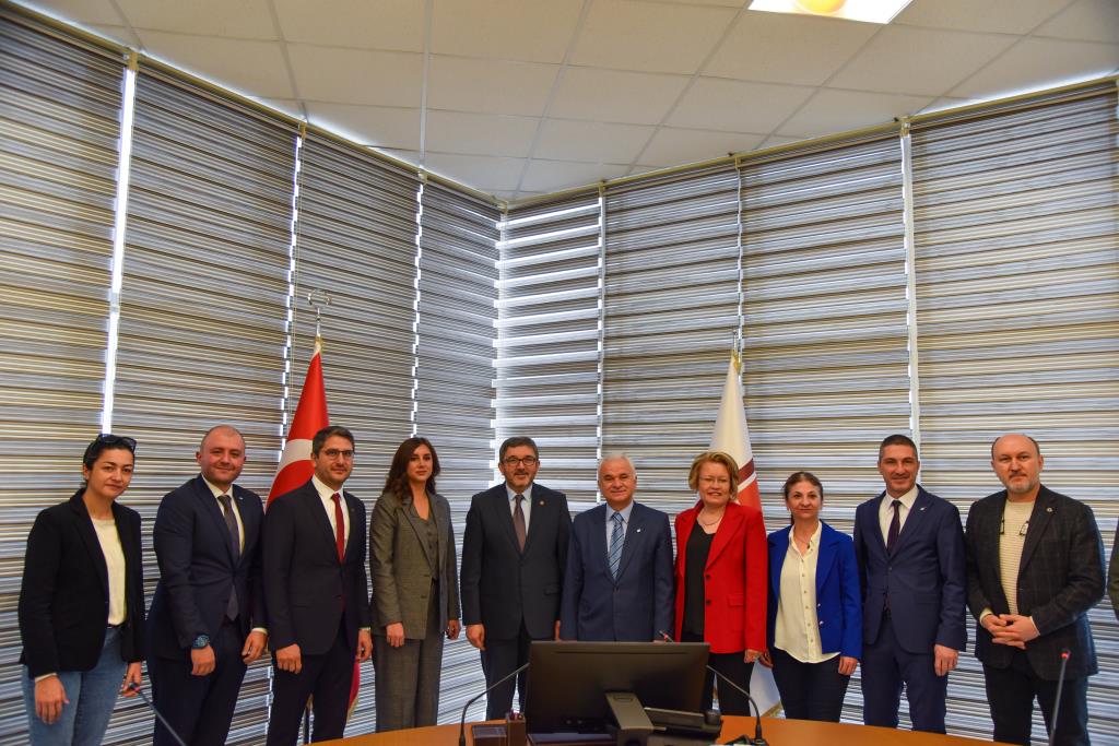 Üniversitemiz ile Eskişehir Ticaret Odası Arasında Lisansüstü Eğitim İş Birliği Protokolü İmzalandı