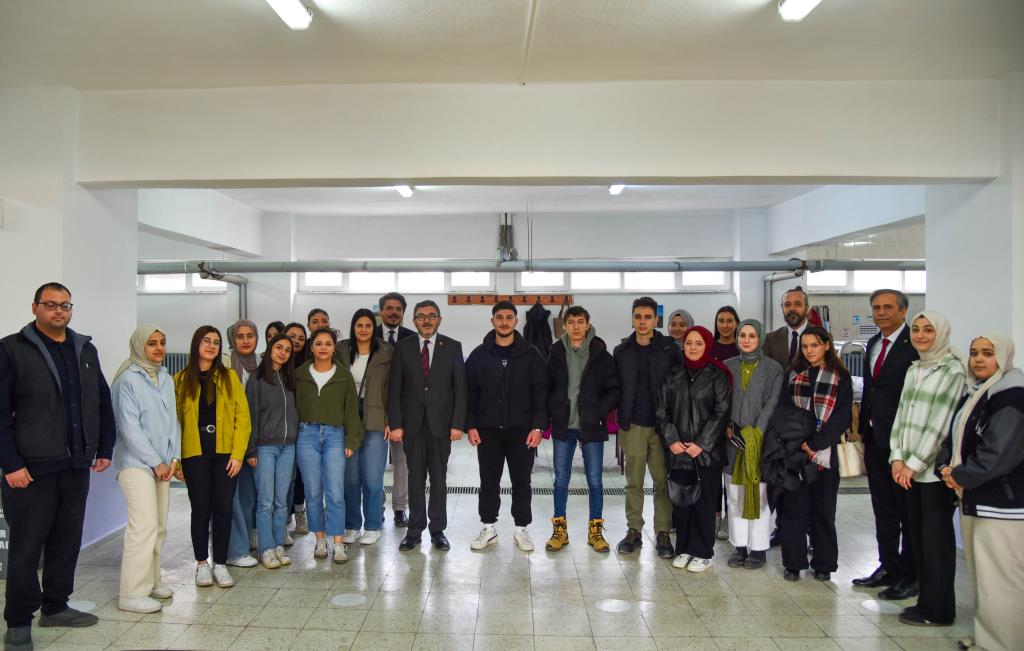 Rektörümüz Osmaneli Meslek Yüksekokulu Öğrencileriyle Bir Araya Geldi.