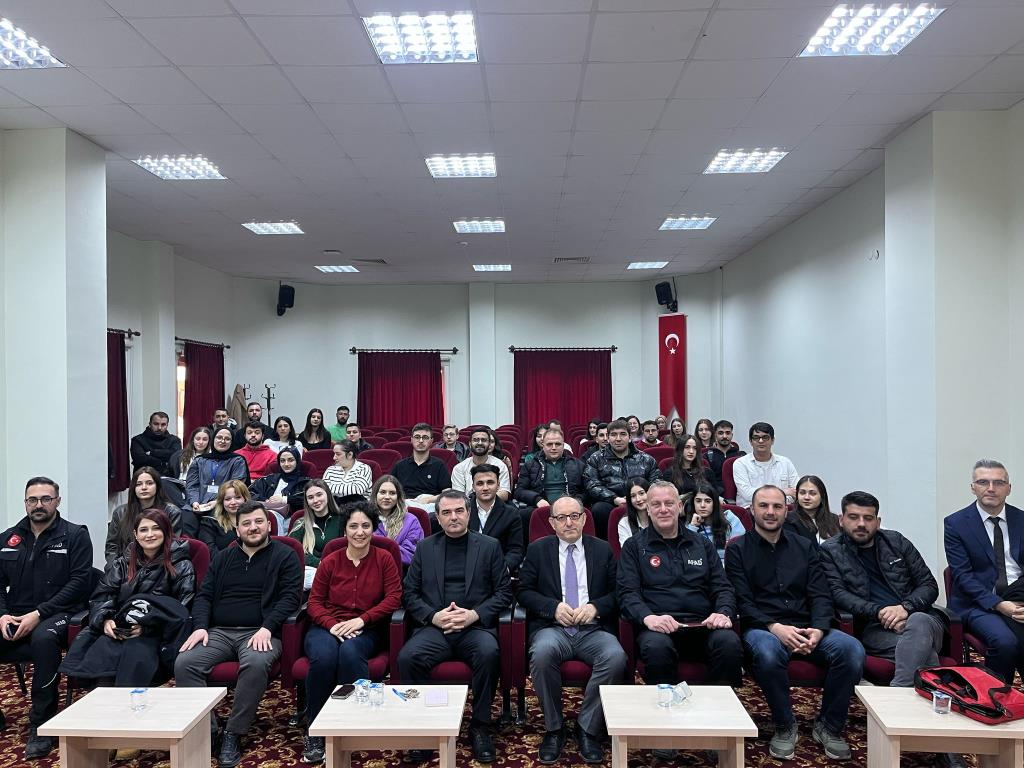 İşletme Kulübü "Afet farkındalığı ve Yönetimi" Adlı Etkinlik Düzenledi.