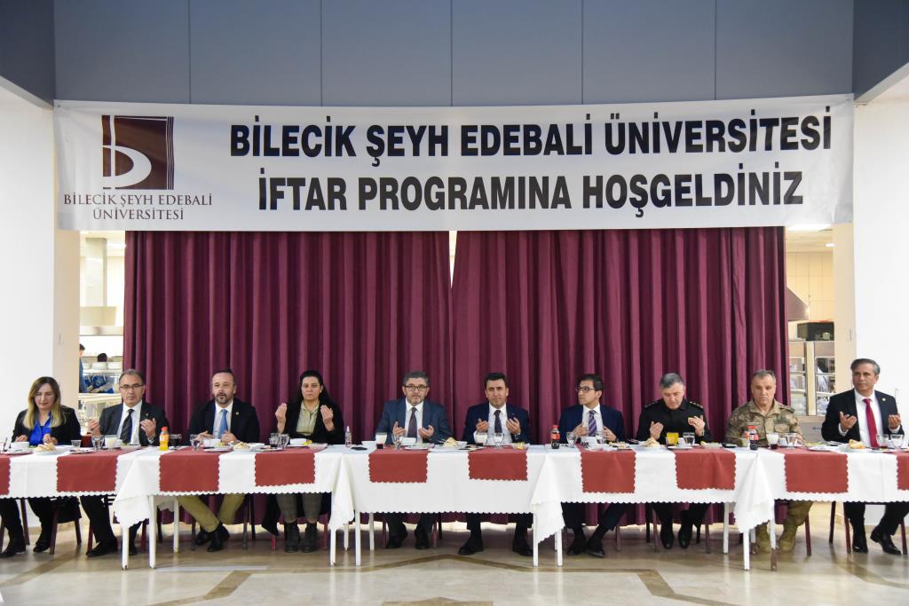 Üniversitemiz Personeli İftar Yemeğinde Bir Araya Geldi