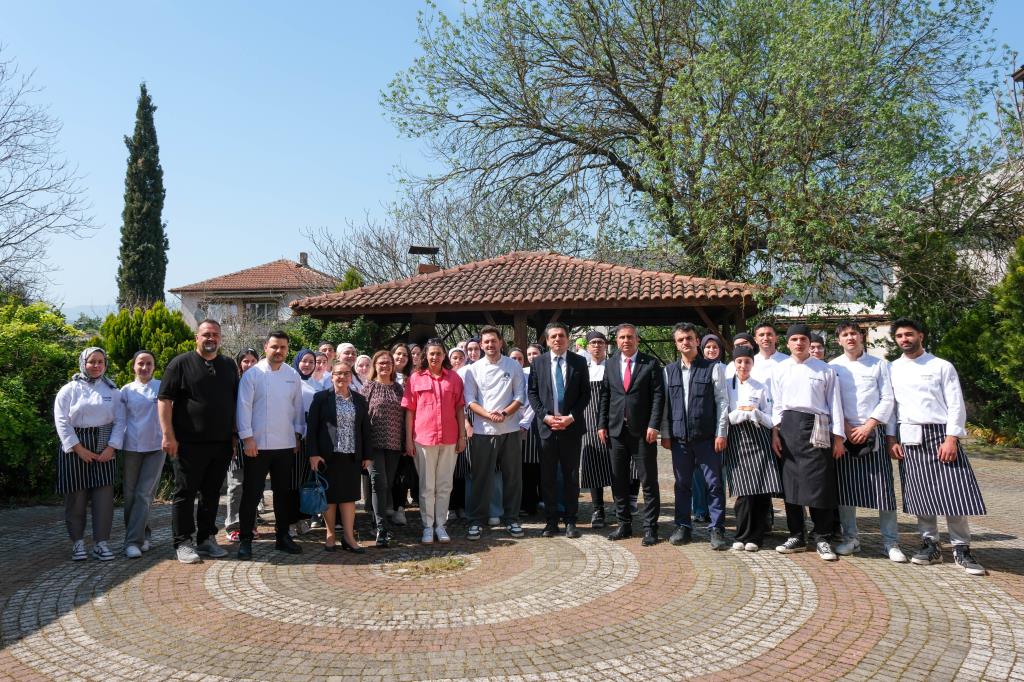 Osmaneli Meslek Yüksekokulunda MasterChef Yarışmacısı Görkem Ünal’dan Muhteşem Sunum
