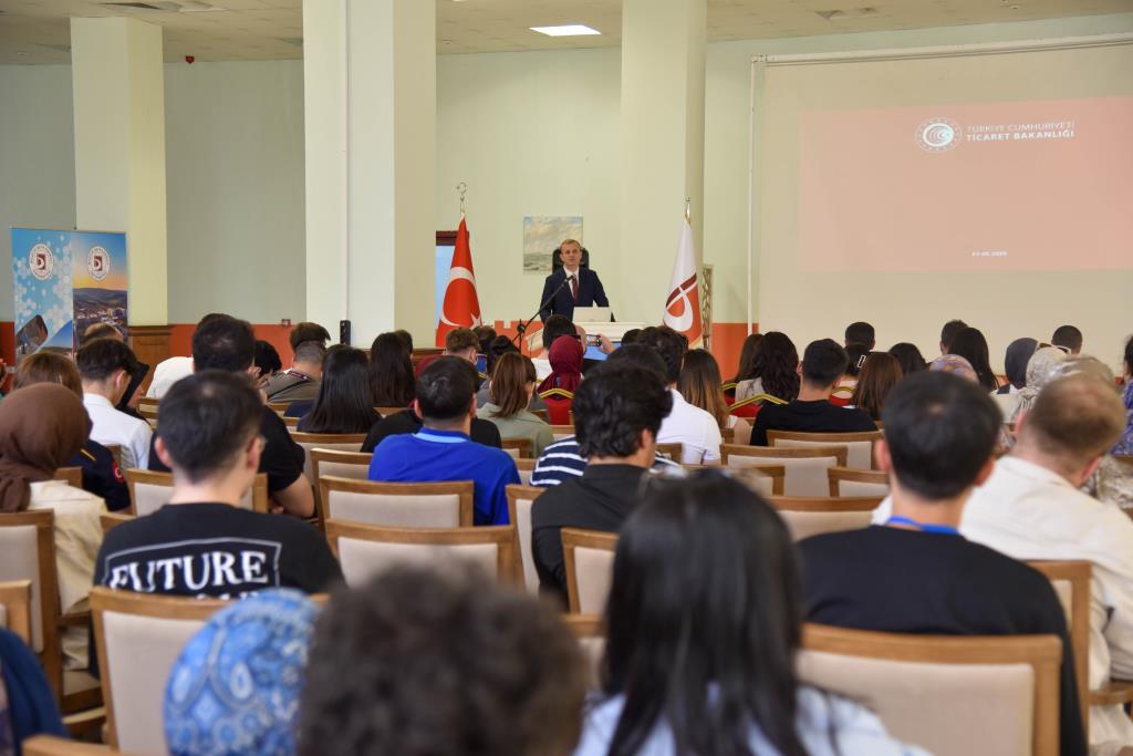 İhracat Akademisi Semineri Genç Girişimcilere Yol Gösterdi