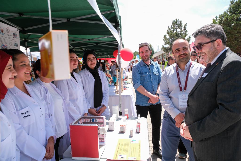 Rektörümüz Prof. Dr. Kaplancıklı’dan 3. Bilim ve Kültür Şenliğinde Stant Ziyaretleri