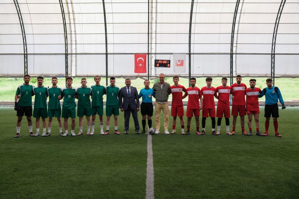 Bahar Spor Müsabakaları Öğrenci Halı Saha Turnuvası İlk Vuruş ile Başladı