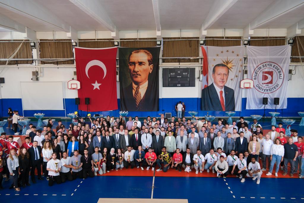 Üniversitemizde Bahar Spor Müsabakaları Ödülleri Sahiplerini Buldu