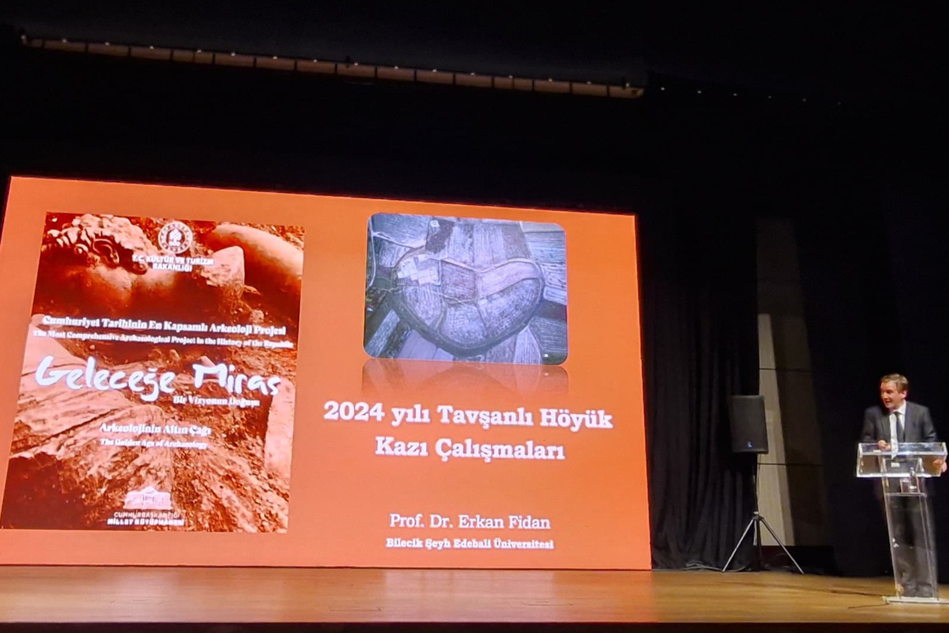 Arkeoloji Bölümümüzün Yürüttüğü Tavşanlı Höyük Kazısı Cumhurbaşkanlığı’nda Temsil Edildi