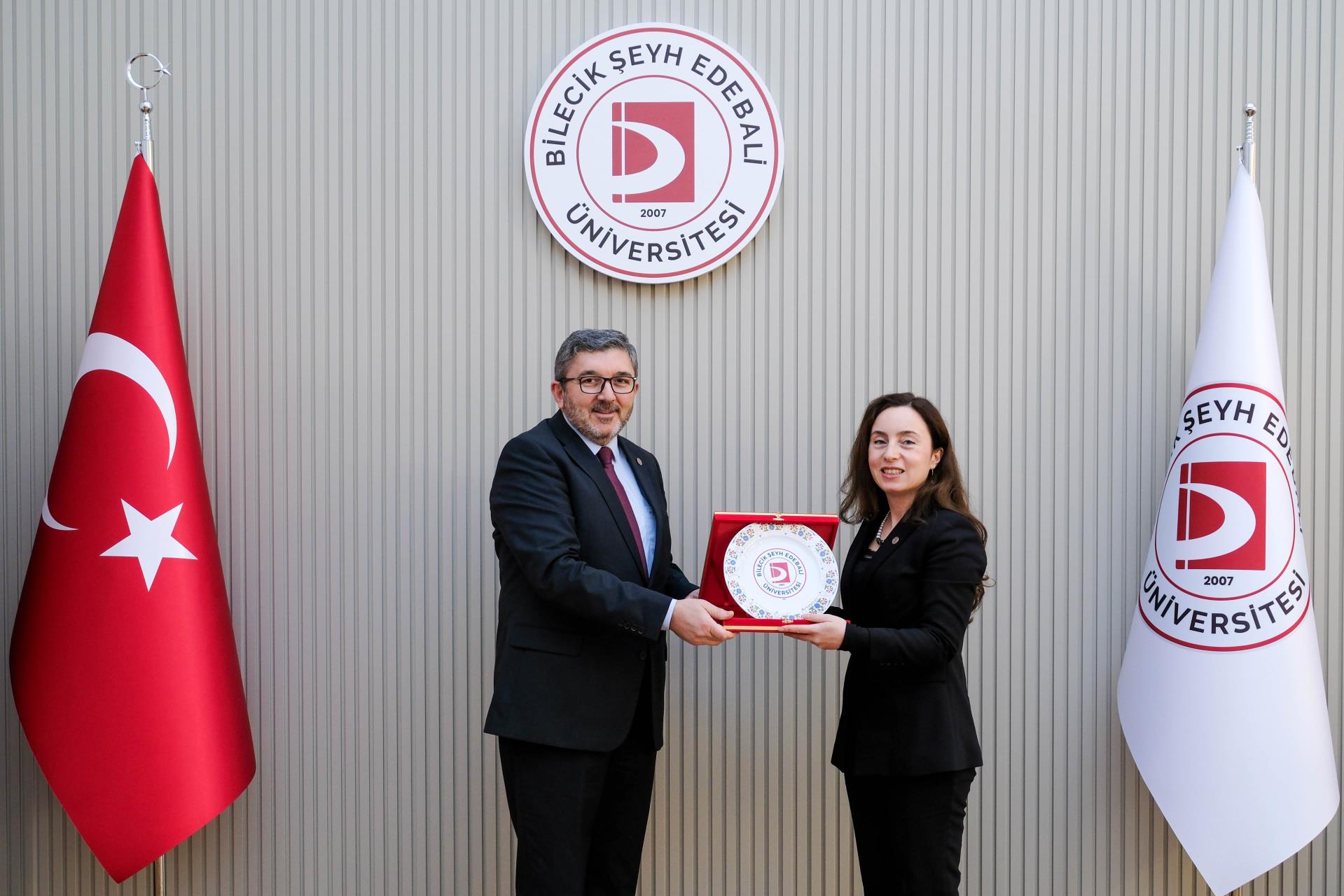 Öğretim Üyemiz Doç. Dr. Gülşah Çongur’a Akdeniz Üniversitesi’nden Bilim Hizmet Ödülü