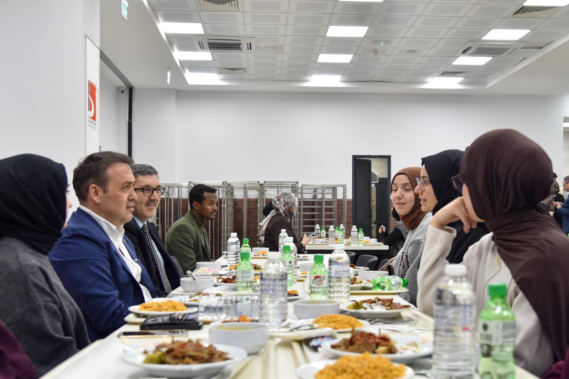 Bilecik Valisi Faik Oktay Sözer ve Rektörümüz Prof. Dr. Zafer Asım Kaplancıklı Öğrencilerimizle İftar Yaptı