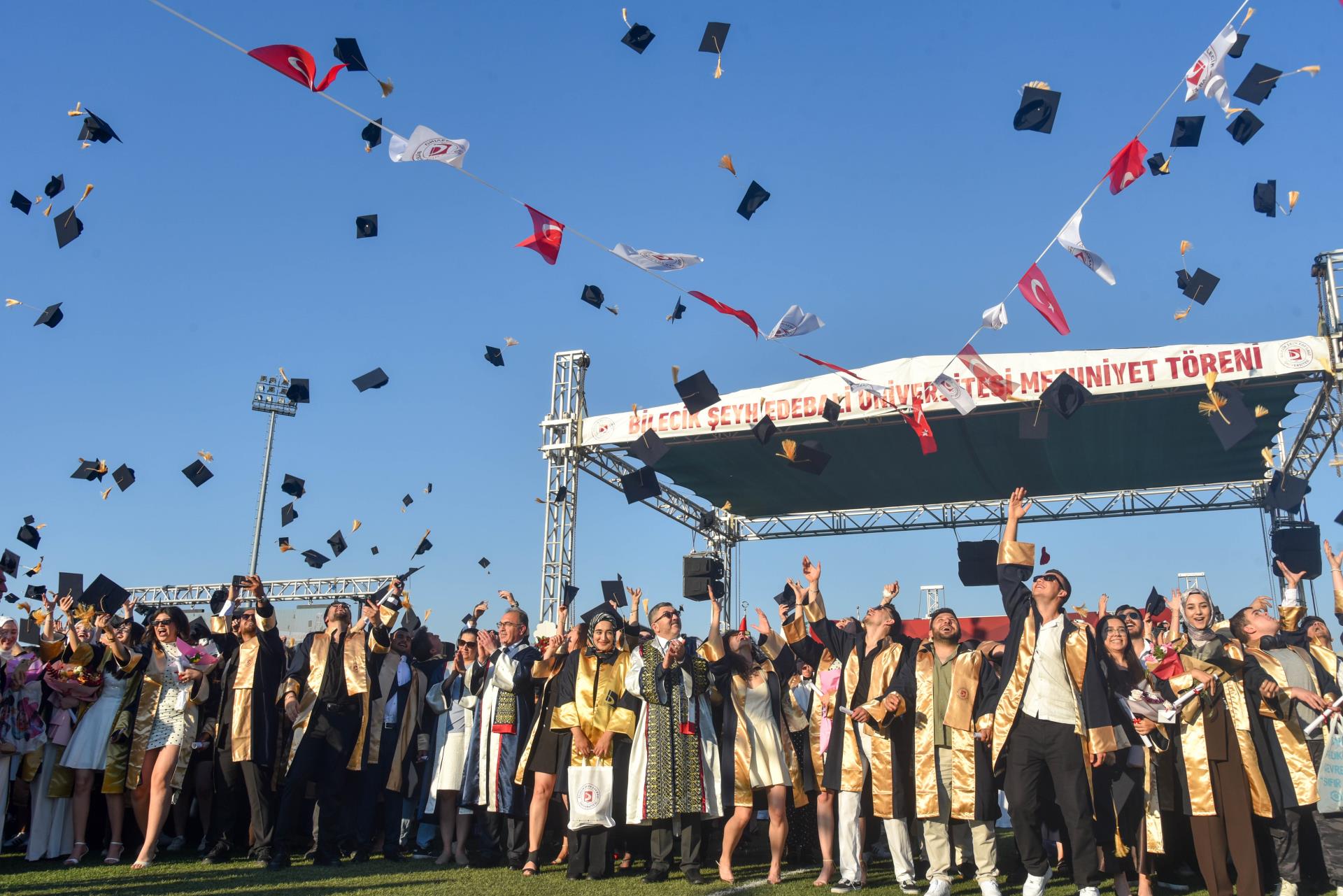 Üniversitemizde 2025-2026 Akademik Yılı Mezuniyet Coşkusu