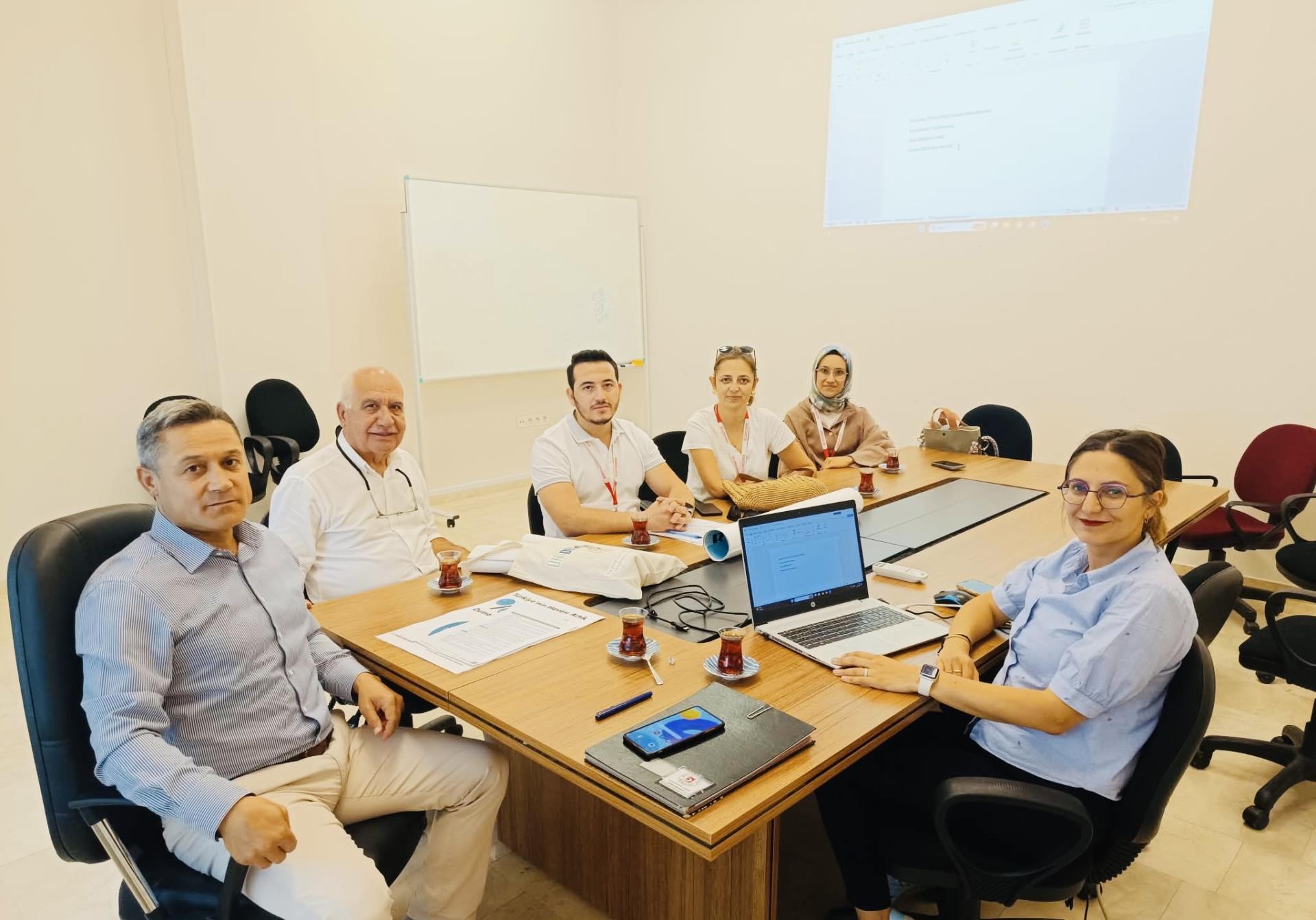 İL SAĞLIK MÜDÜRLÜĞÜ VE YEŞİLAY İLE DIŞ PAYDAŞ TOPLANTISI GERÇEKLEŞTİRİLDİ